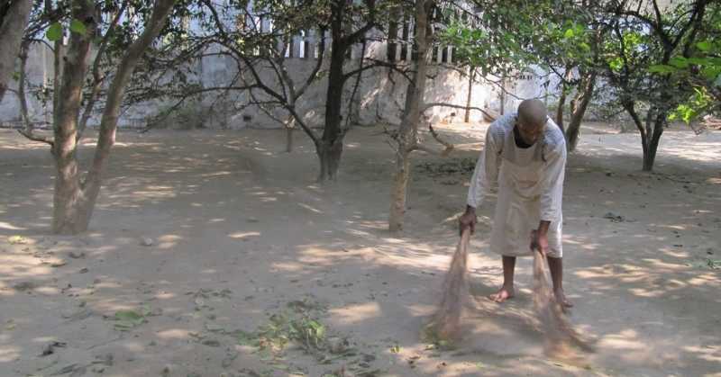 VMA 1.59 :: Cleaning The Kunja In Devotional Association