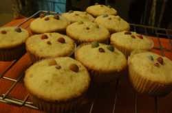 Vanilla cupcakes with choco surprise and smarties