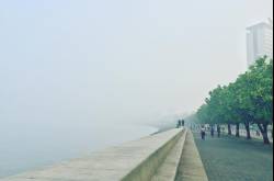 Vanishing sea face #mumbai #fog #mumbaiwinters # photography #photographer #photooftheday #marinedrive