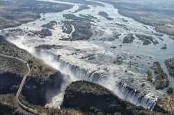 Victoria Falls â The fumes that Thunders at the border of Zambia and Zimbabwe 