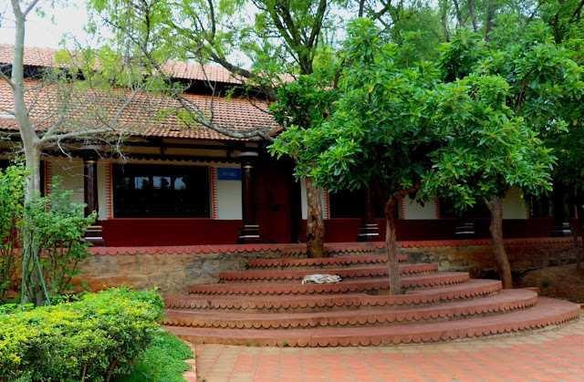 Visit To Gurukul School In Sri Ravishankar Ashram Bangalore - I Share