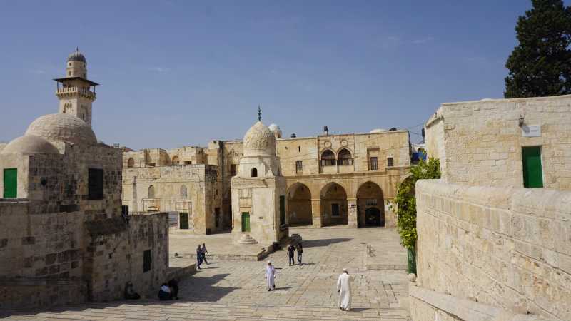 WALK THROUGH HISTORY IN JERUSALEM