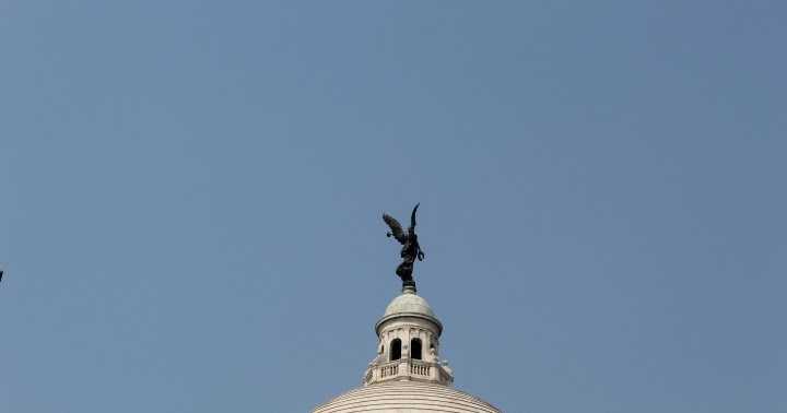 What Happens When A Clueless Photographer Goes Berserk In Victoria Memorial, Kolkatta