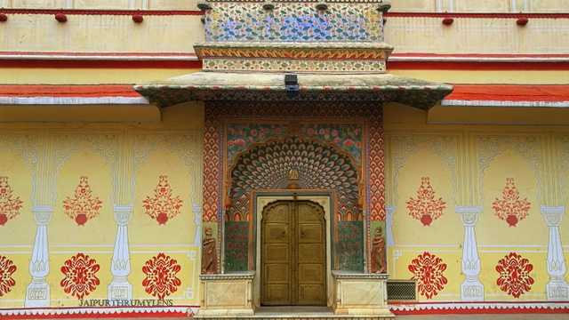 What Makes A Walk With Jaipur City Palace Museum Curators Unique?