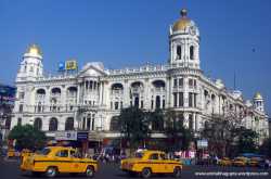 What should be done to transform Kolkata into a UNESCO World heritage city?