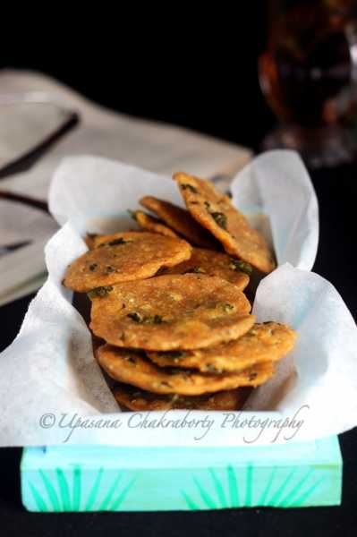 Whole Wheat Methi Mathri(Fenugreek Crisps)