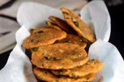 Whole Wheat Methi Mathri(Fenugreek Crisps)