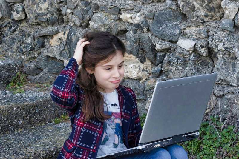 Why Parental Control Is Important: Save Your Kids From Dangerous Online Activities - Proche