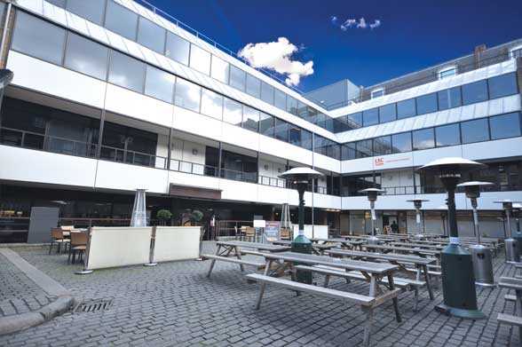 Why Study In London School Of Commerce?