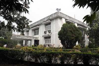 Why Turn Indira Bhavan Into Nazrul Bhavan?