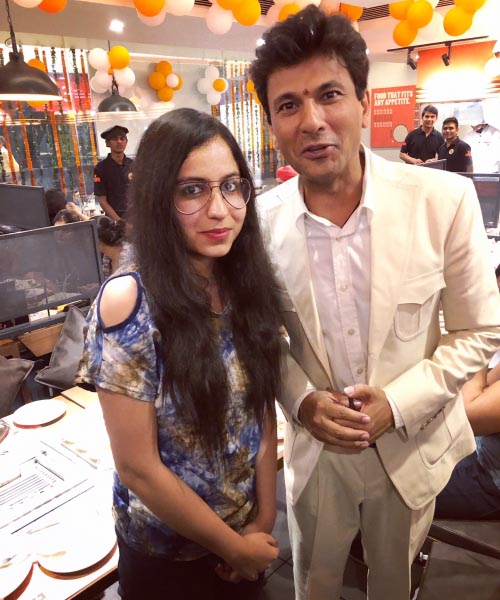 With Chef Vikas Khanna At The 100 Outlet Celebration Of Barbeque Nation At Ambience Mall, Gurugram On 4th April 2018 Which Also Marked A Milestone Achievement Of Raising INR 2.5 Million With A Week For Supporting The Disadvantaged Elderly At Help Age India