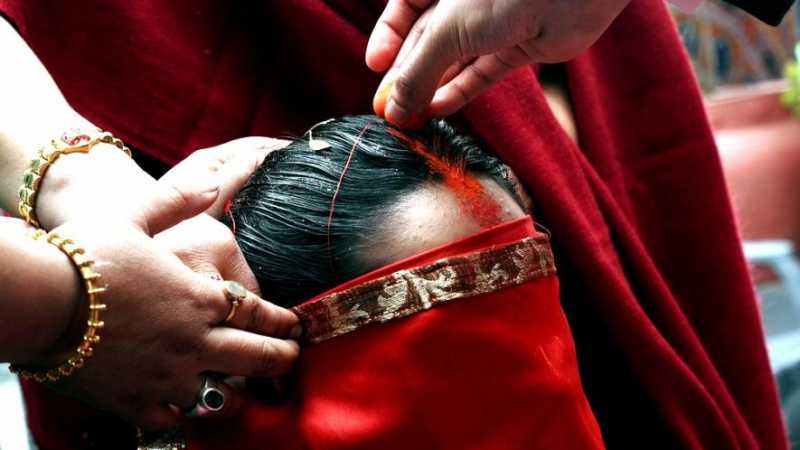 Women Wear Handcuffs Daily In Bengal - LifeandStories