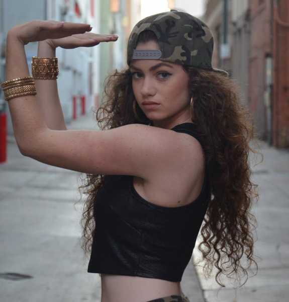 You Will Be Stunned Looking At This 19 Year Old Girl !!