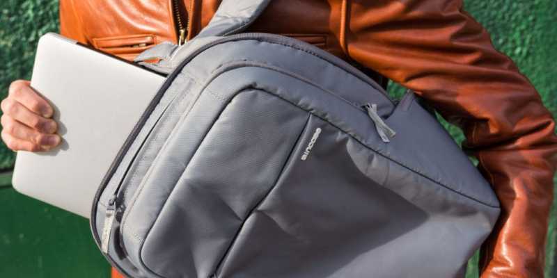 Your Bag Might Be Wrecking Your Back | Commoncelebrity