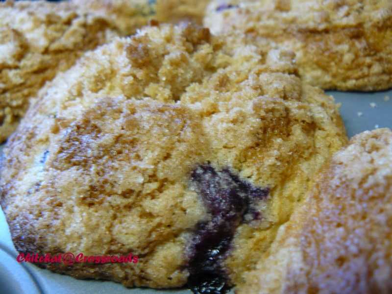 Yummylicious Crumbly Blue Berry Muffins
