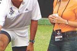 Yuvraj singh and Mandira bedi cosy up in IPL ?