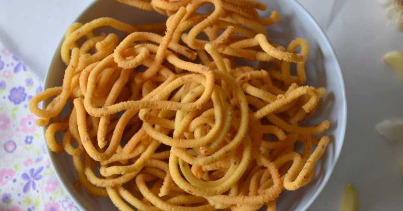 Garlic Murukku Recipe | How To Make Garlic Murukku | Vellulli Murukku | Poondu Murukku | Diwali Snacks