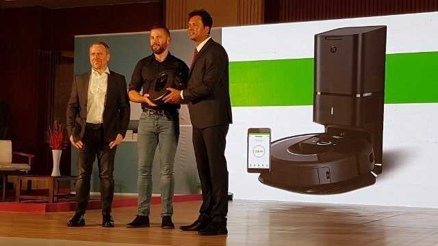 IRobot Roomba I7 & I7+ : The Self Cleaning Vacuuming Robots