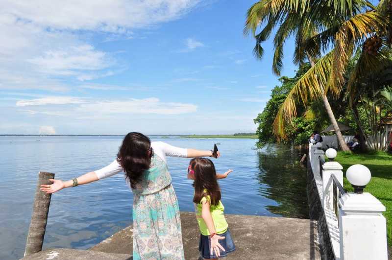 Live And Love Yourself: Working Vs Stay At Home Mother - Do We Really Need This Debate?