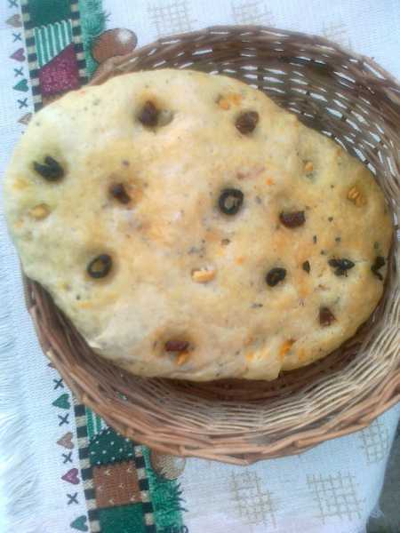 Sundried Tomatoes,garlic And Olive Focaccia And Box