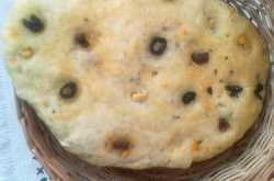 sundried tomatoes,garlic and olive focaccia and box