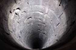 tiny tale #48: Holed up